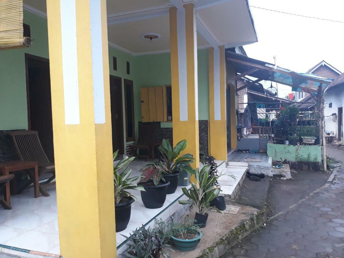 Ijen Mansjestic B&B Tamansuruh Exterior photo